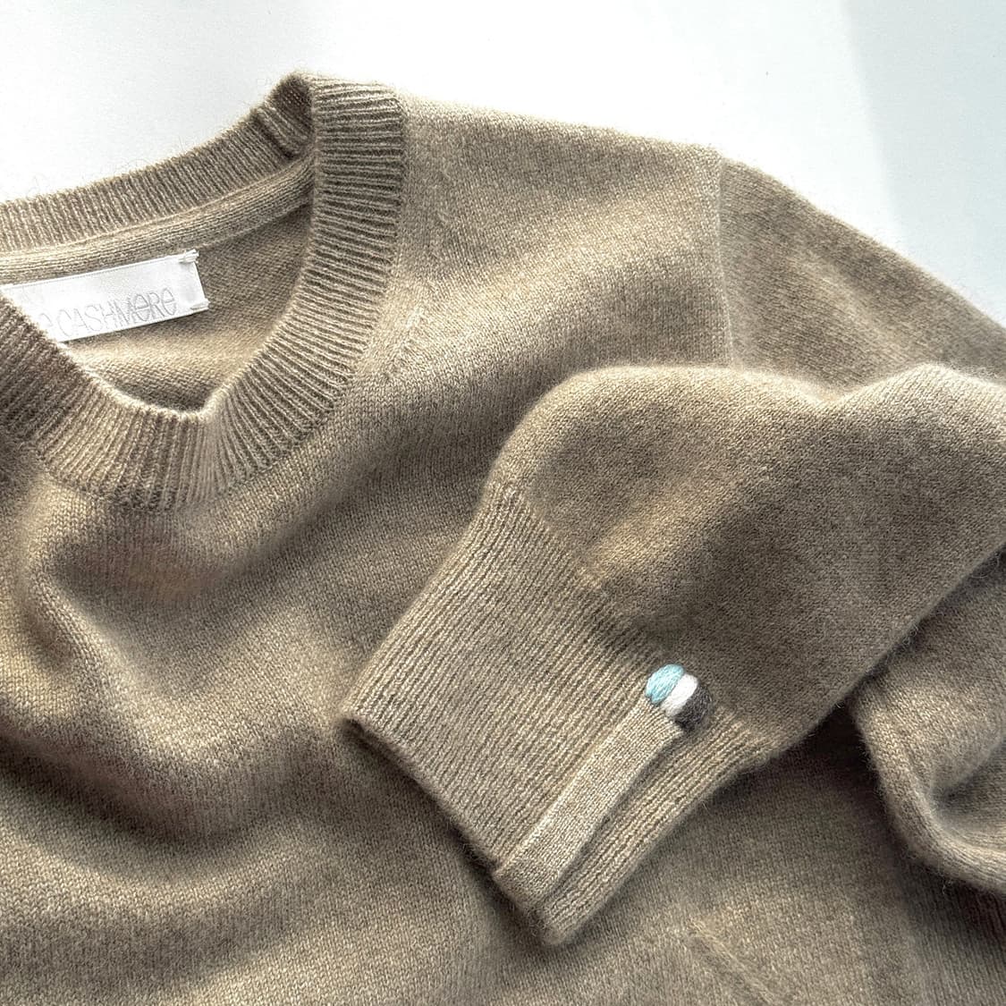르캐시미어 24 브이넥 니트 스웨터 (BEIGE) 상품이미지4