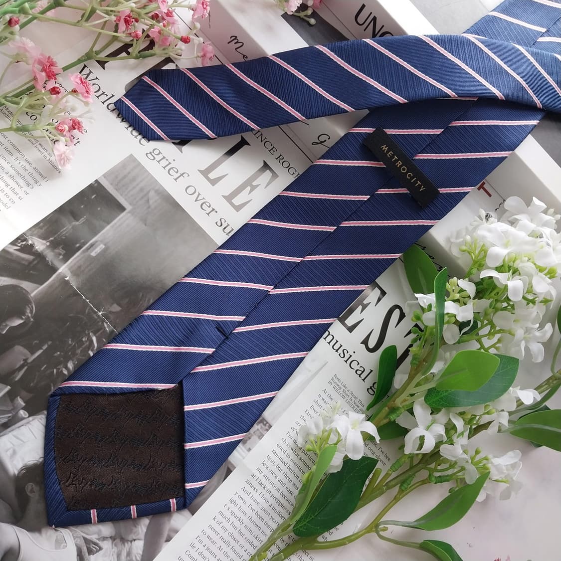 메트로시티 네이비 스트라이프 넥타이 8.3cm A+등급 K2396
 상품이미지5