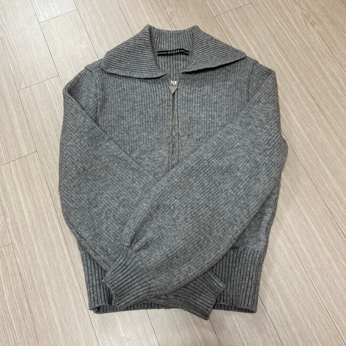 게스 니트집업 상품이미지3