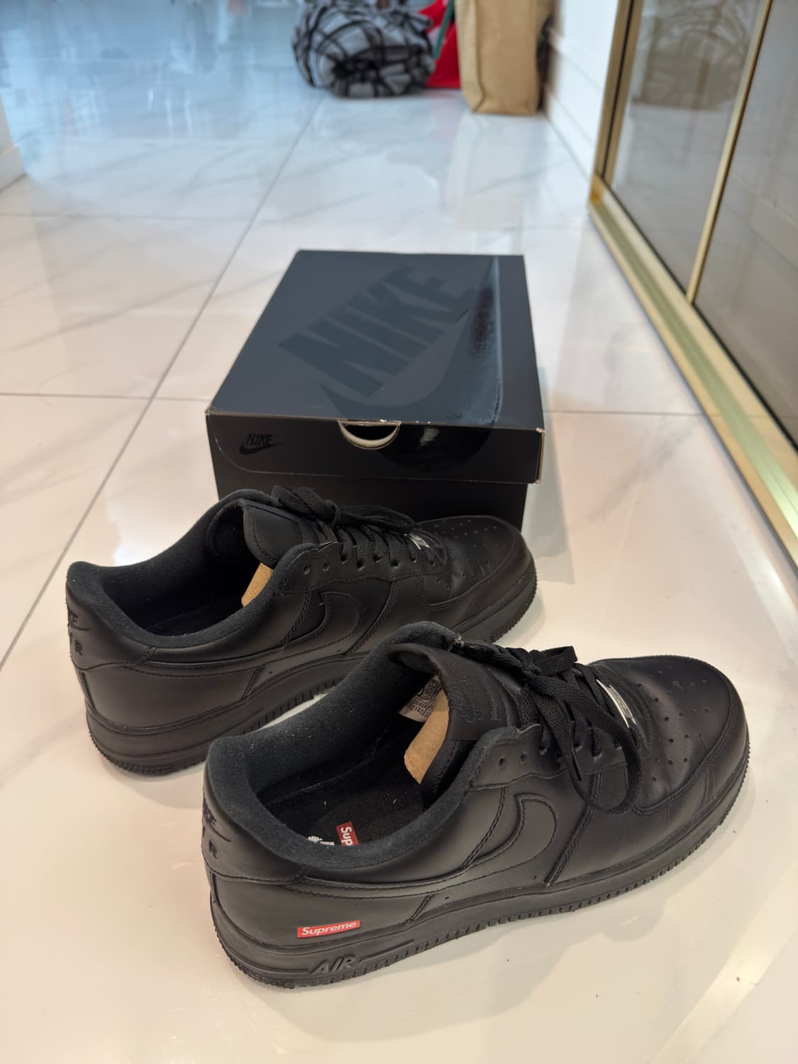 [285] 나이키 x 슈프림 에어포스 1 로우 블랙 상품이미지4