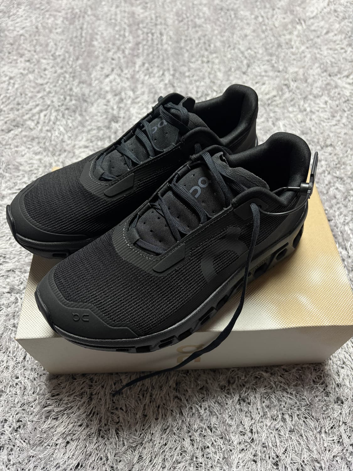 온러닝 클라우드몬스터 블랙 240 새상품  상품이미지1