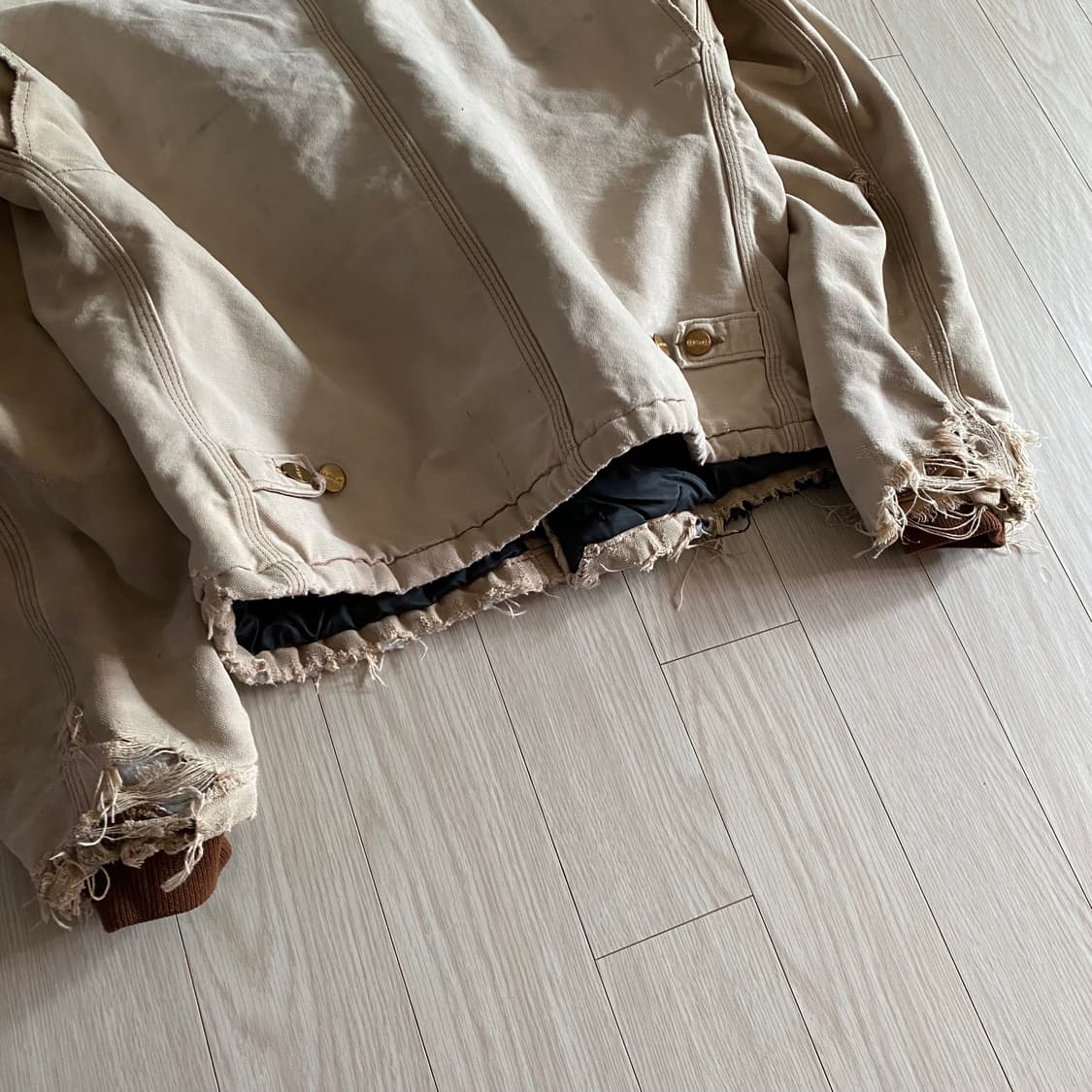 [L] 칼하트 디스트레스드 워크 자켓  상품이미지4