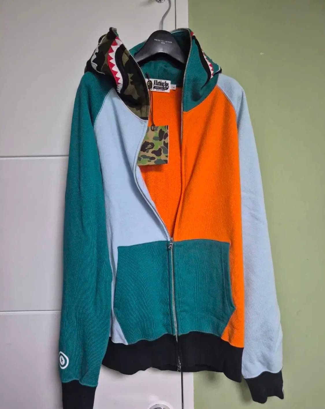 (새제품) 베이프 멀티컬러 샤크후드 집업 사이즈L 상품이미지2