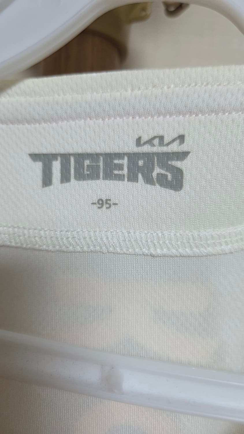 기아 타이거즈  19번 윤중현 유니폼 상품이미지3