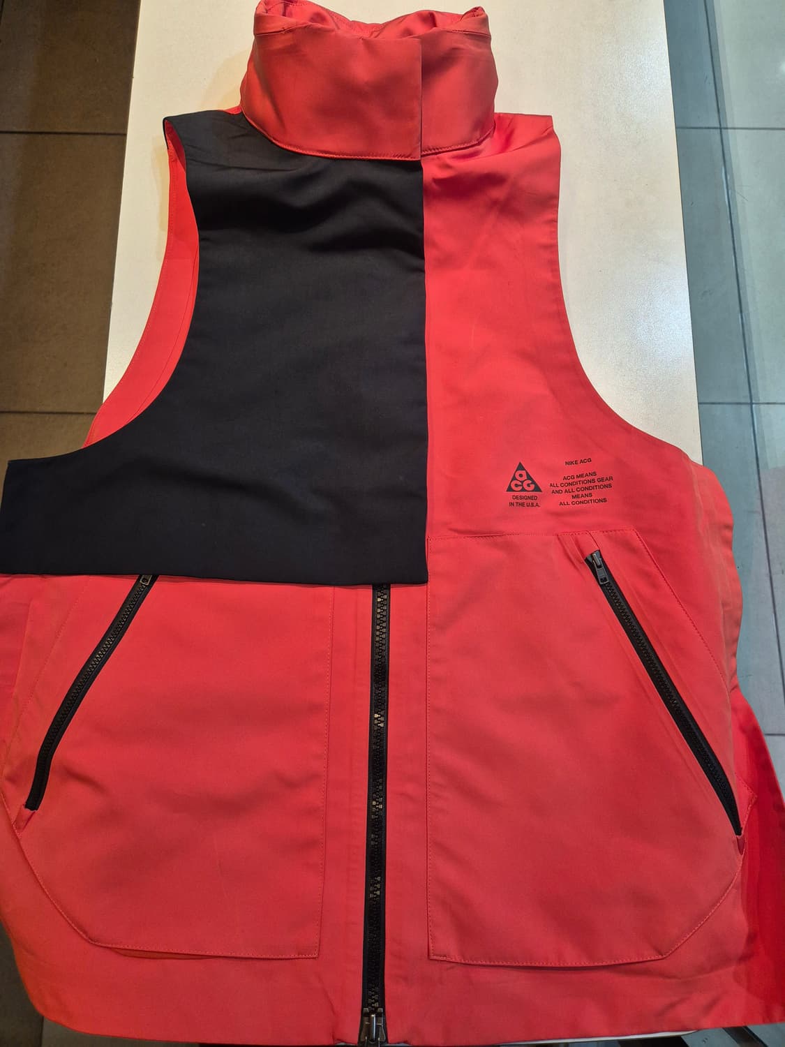 나이키 ACG 베스트 조끼 xs 판매합니다 
사용감 없는 극미 중고입니다 상품이미지2
