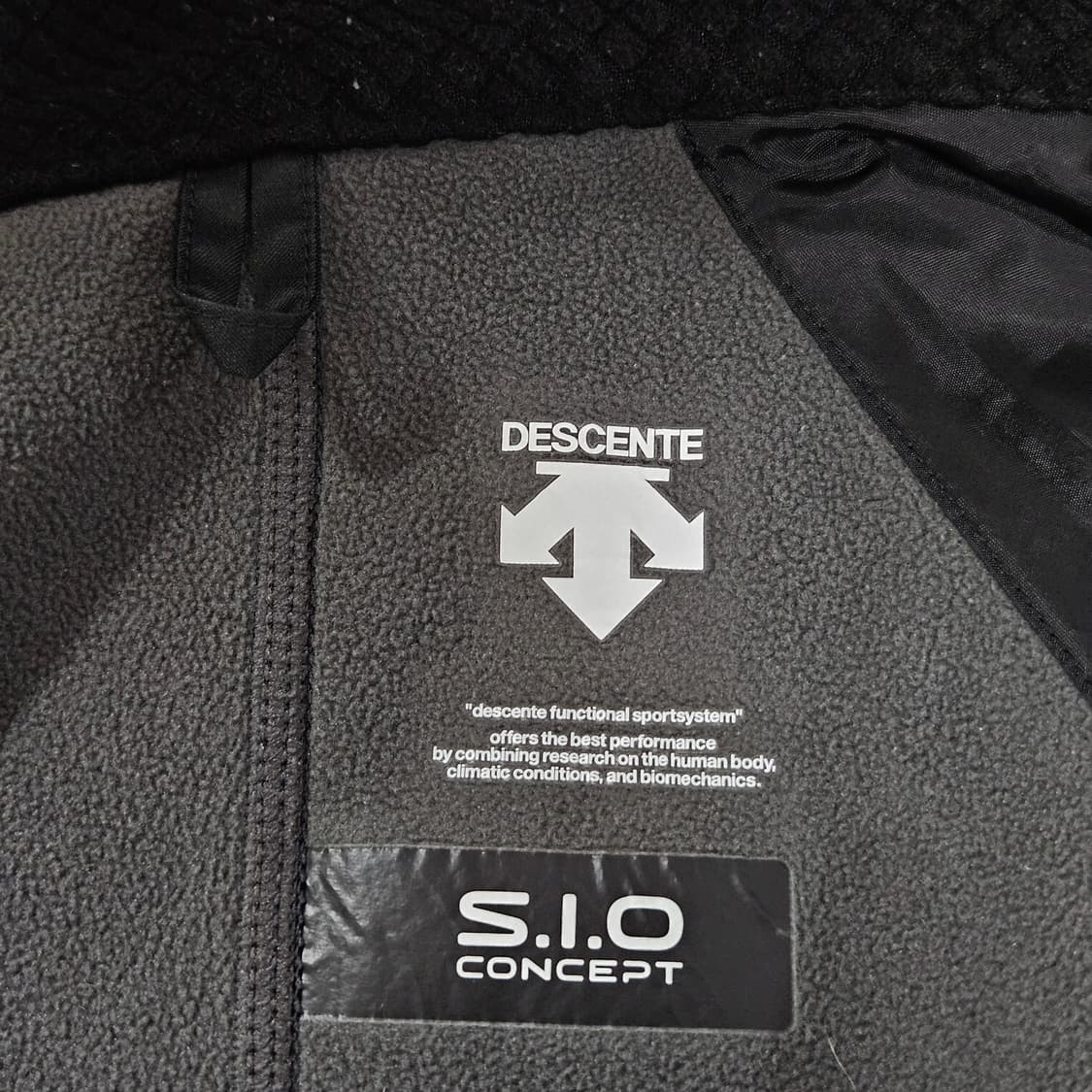 데상트 아우디 스위스 자켓 105 상품이미지6