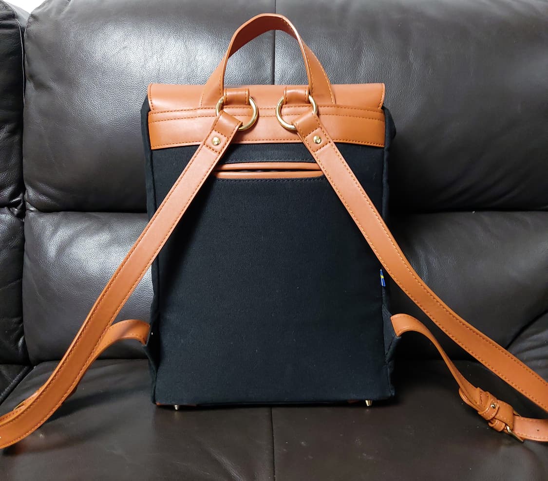 가스톤루가 블랙 캔버스 백팩

 상품이미지4