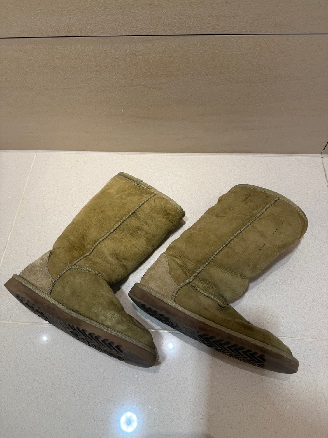 UGG 클래식 톨 부츠 W5 카키 어그 롱부츠 털신 마쥬 이자벨마랑 마인 상품이미지1