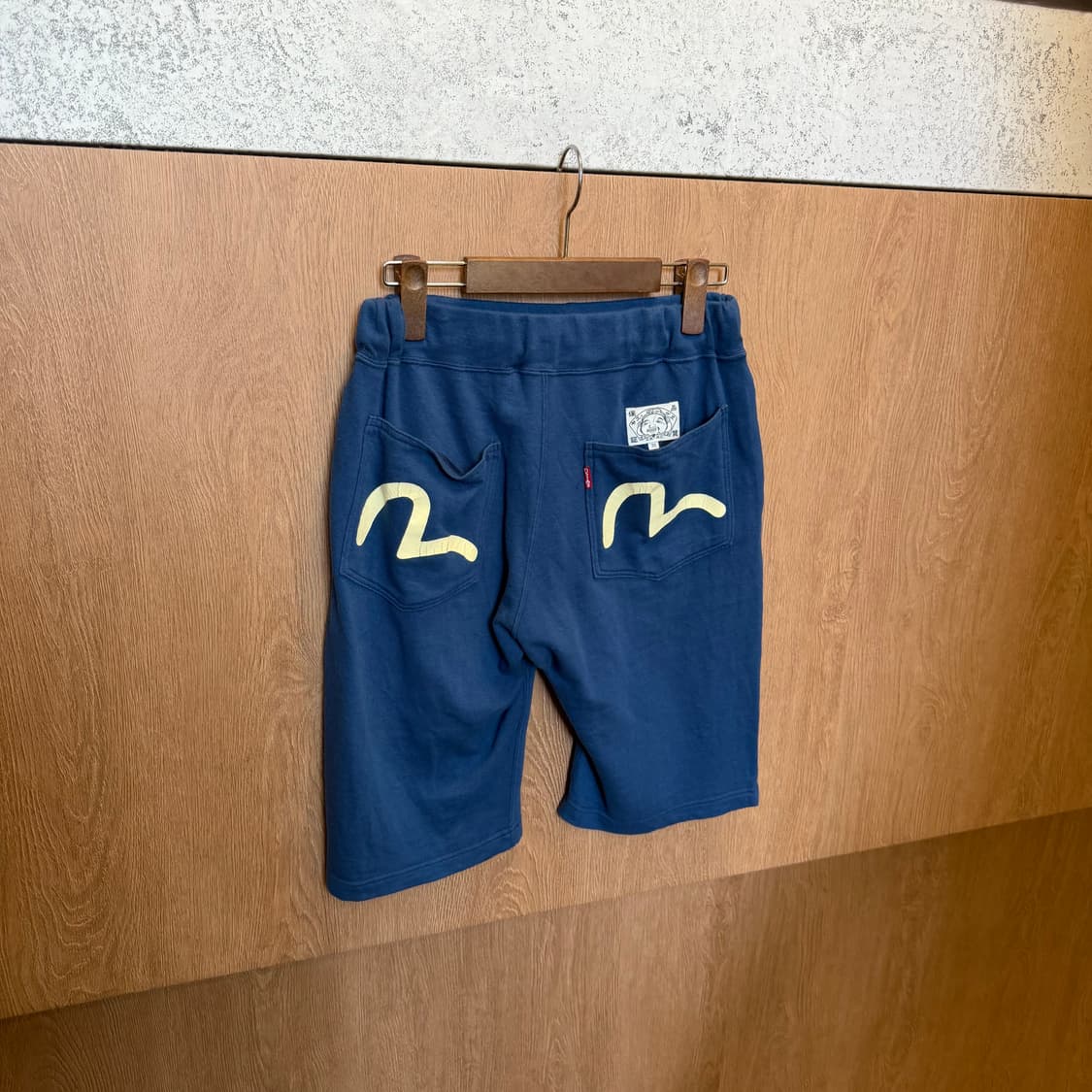 에비수 스웻 밴딩 하프 팬츠 백 포켓 프린팅 디테일 블루 상품이미지2