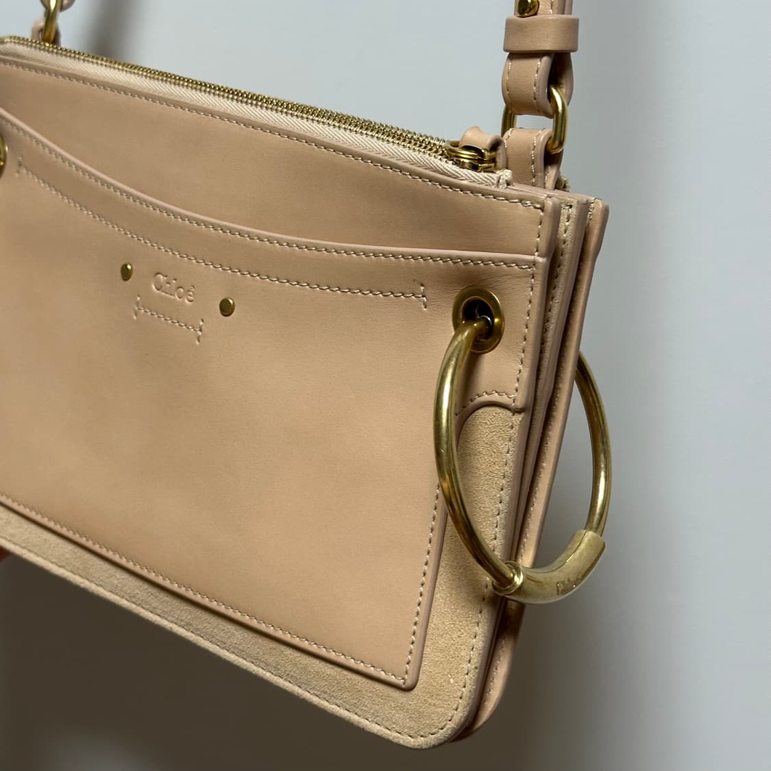 정품 끌로에 베이지 가죽 크로스백 상품이미지2