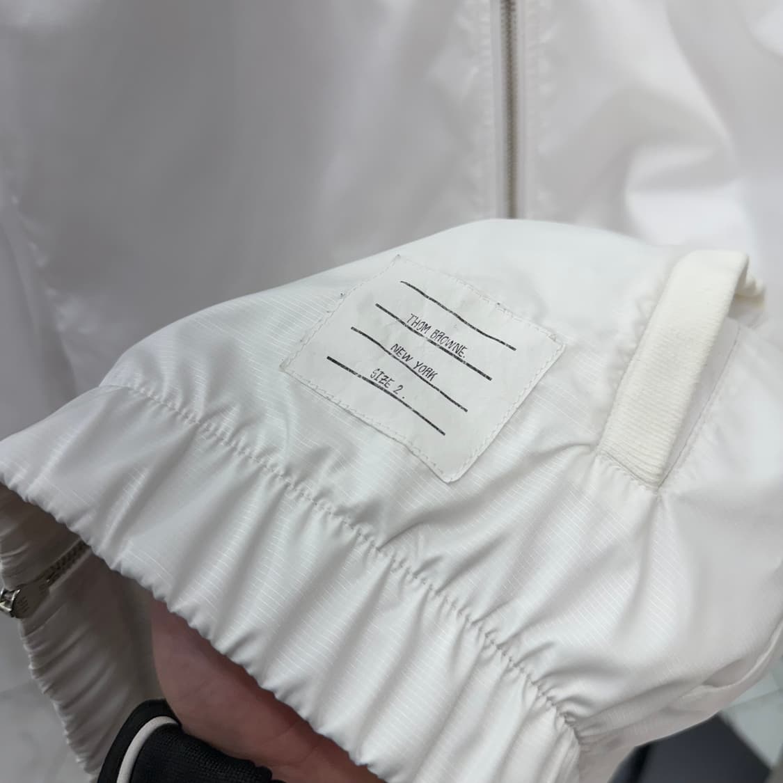 [2] 톰브라운 백 스트라이프 봄버 자켓 상품이미지4