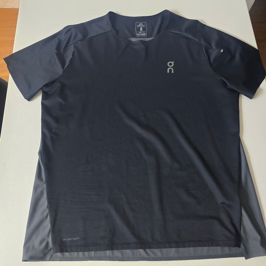 (L) 온 러닝 퍼포먼스 티셔츠 블랙 이클립스 상품이미지1