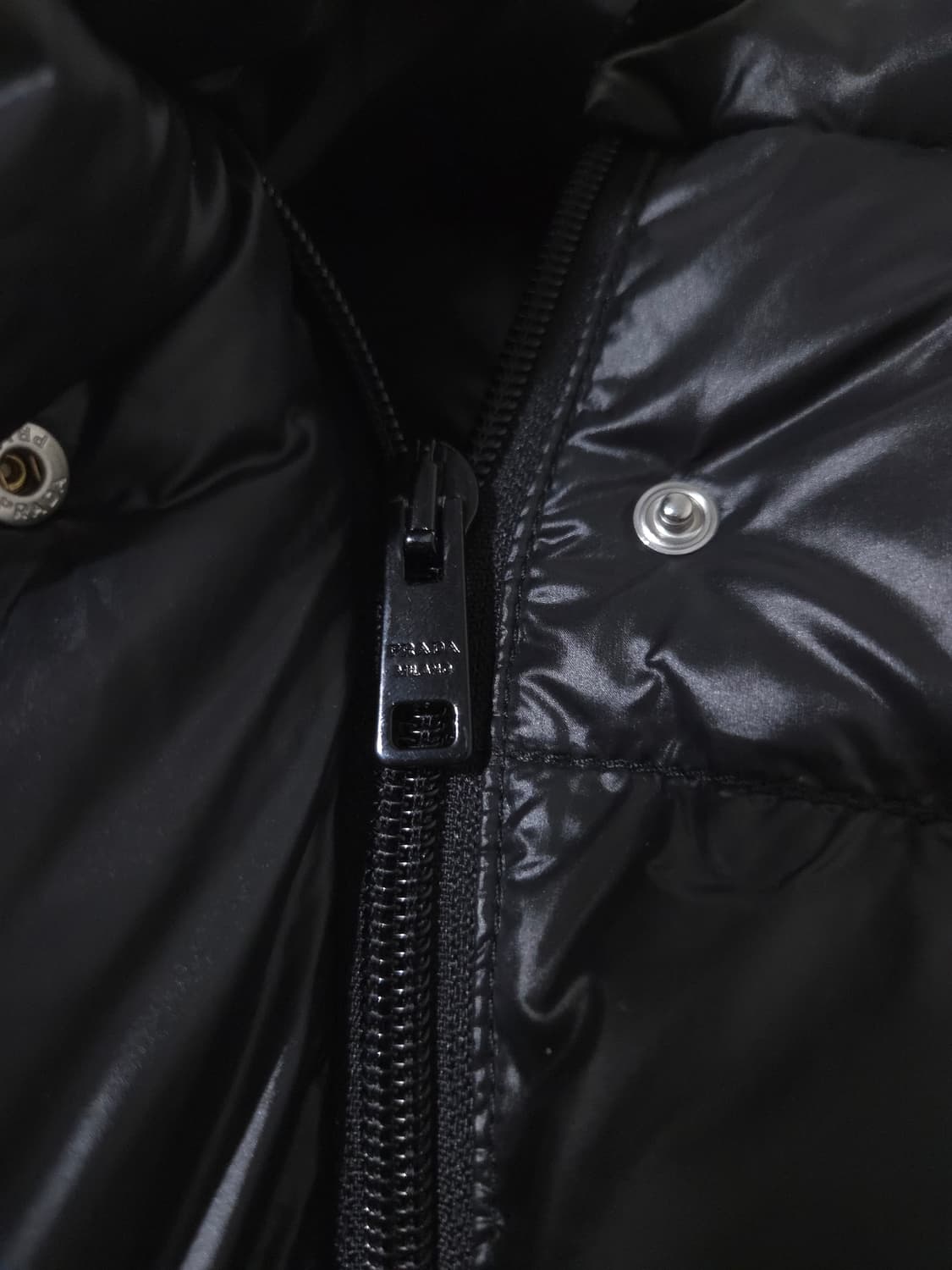 [새상품급] 프라다 여성 컨버터플 크롭 다운 패딩 38Size 상품이미지4