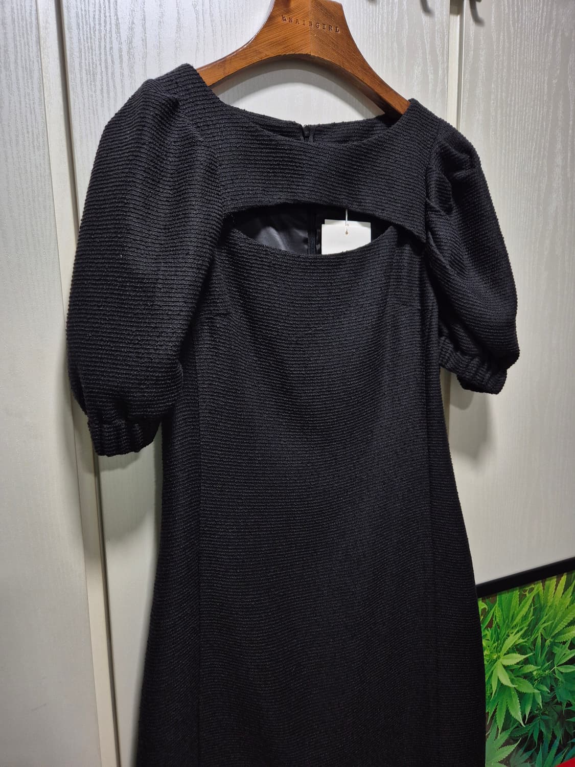 (타임세일)(새상품)OUTSHELL 블랙 퍼프 반팔 원피스 상품이미지4