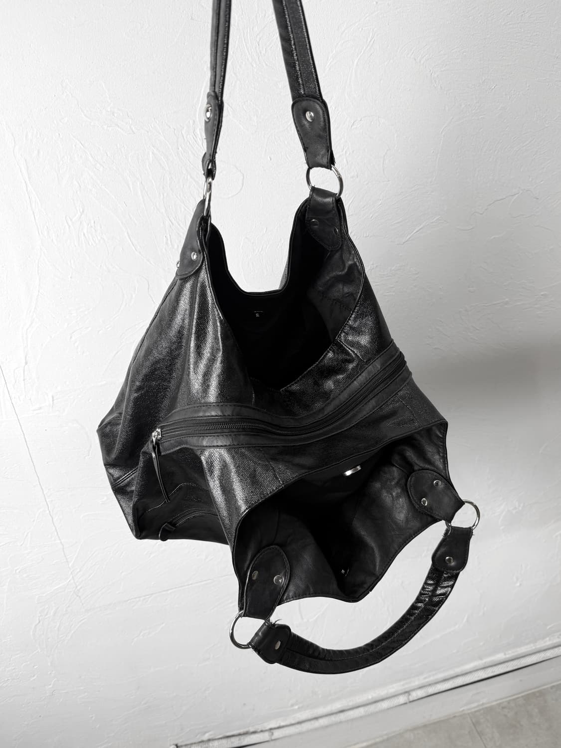 JPN 글로시 레더 호보백 상품이미지5