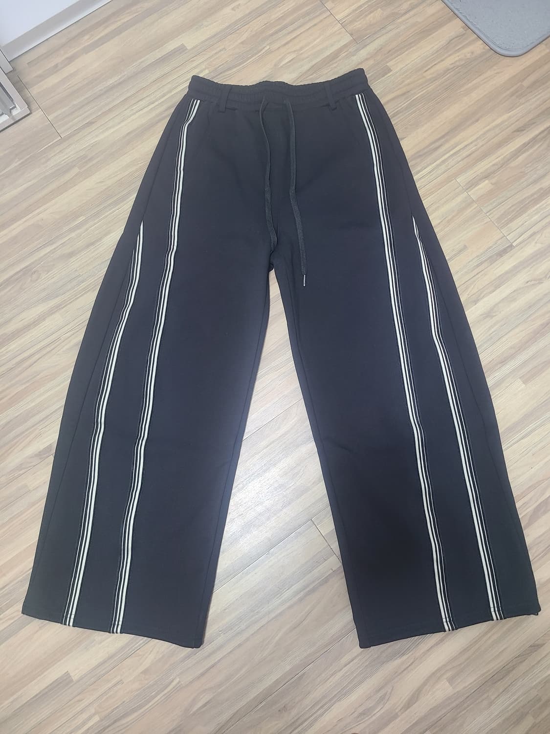 dnsr 커브드 라인 트랙 팬츠 블랙 M 새상품 상품이미지3