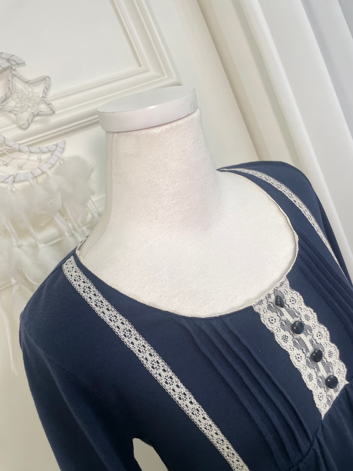 CINEMA CLUB navy lace point cotton top 상품이미지8