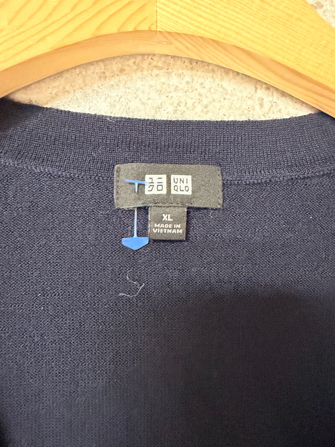 유니클로 남자 모100 얇은 브이넥 가디건 니트 상품이미지2