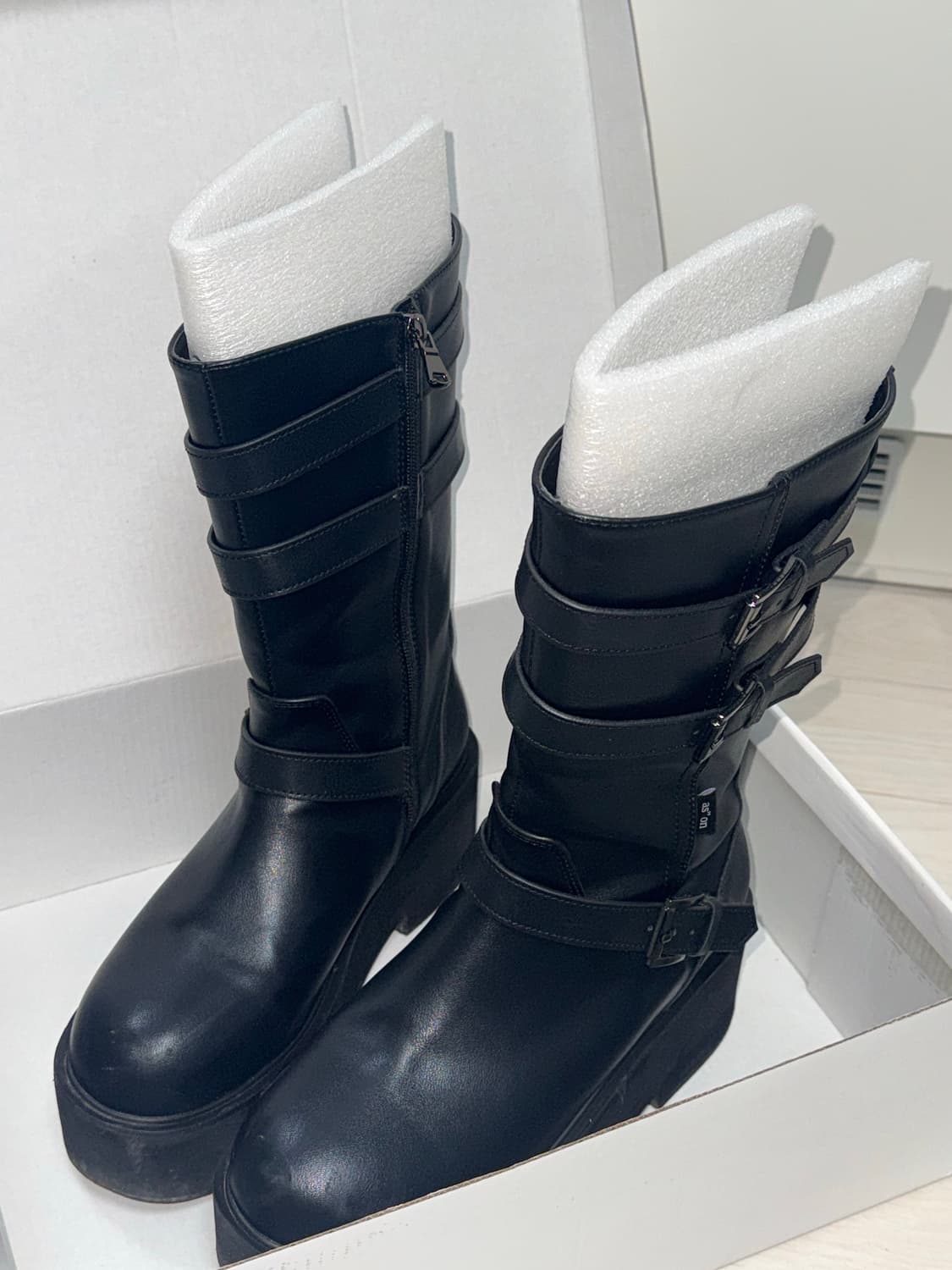 애즈온 MAYA MIDI BUCKLE BOOTS / BLACK 250 상품이미지1
