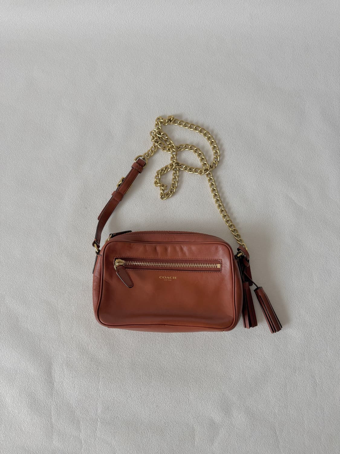 코치(COACH) 레더 체인 크로스백 상품이미지1