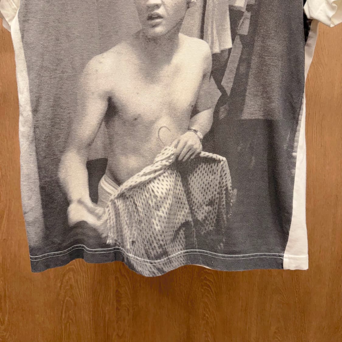 돌체앤가바나 D&G 흑백 포토 프린팅 반팔 티셔츠 크루넥 배색 디테일 상품이미지5