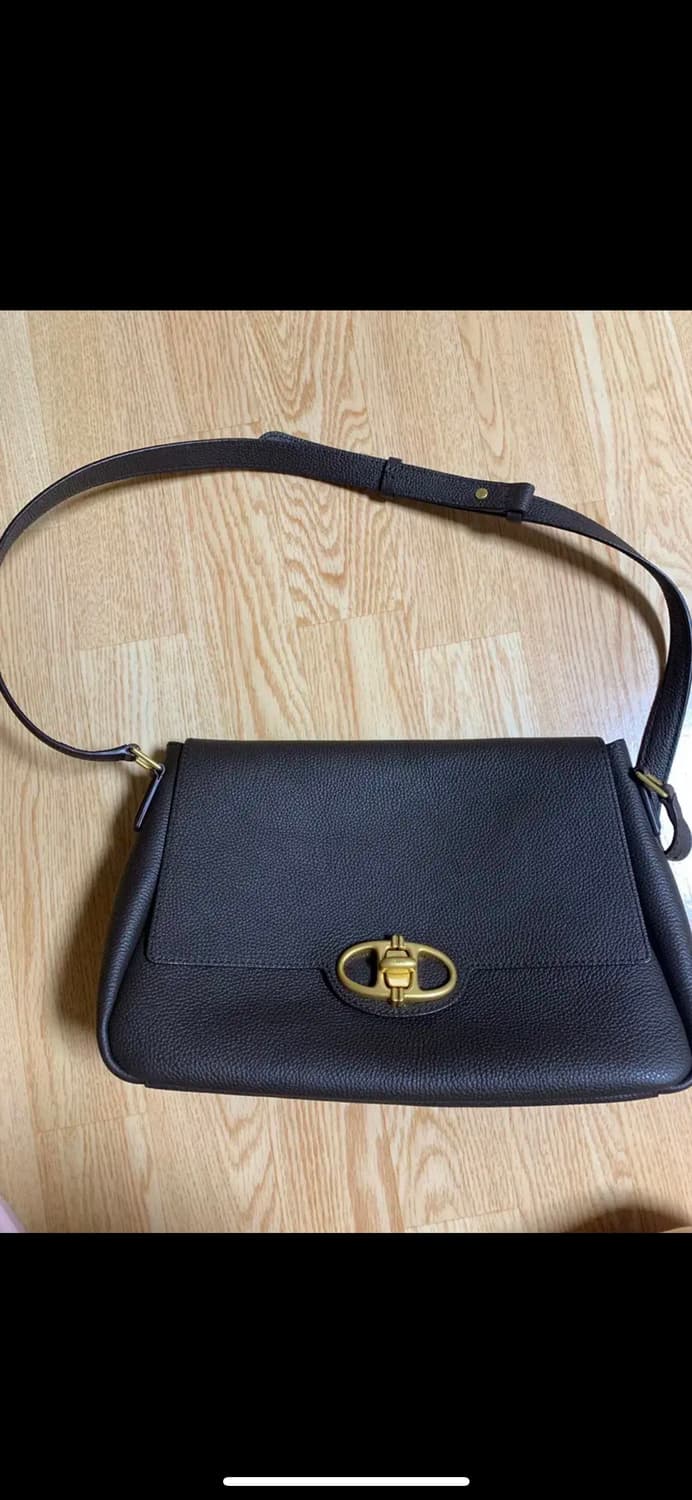 아떼바네사브루노 슈렁큰 레더 숄더백 M 다크브라운 상품이미지2