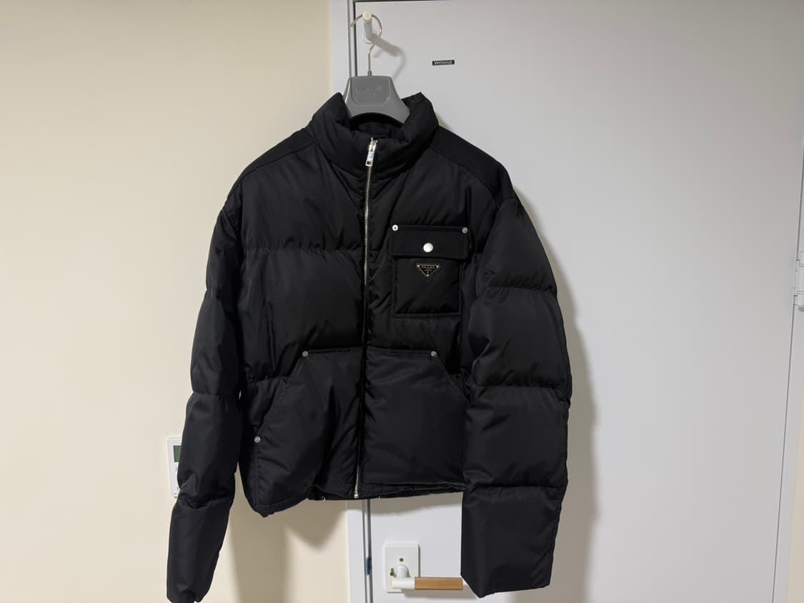 프라다 리나일론 크롭 다운 재킷 블랙 L 상품이미지2