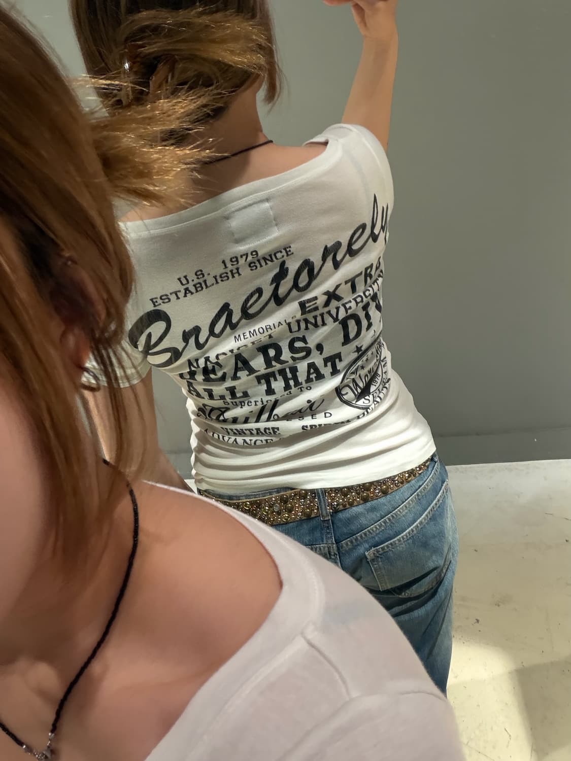 lettering detail u-neck t-shirt 상품이미지5