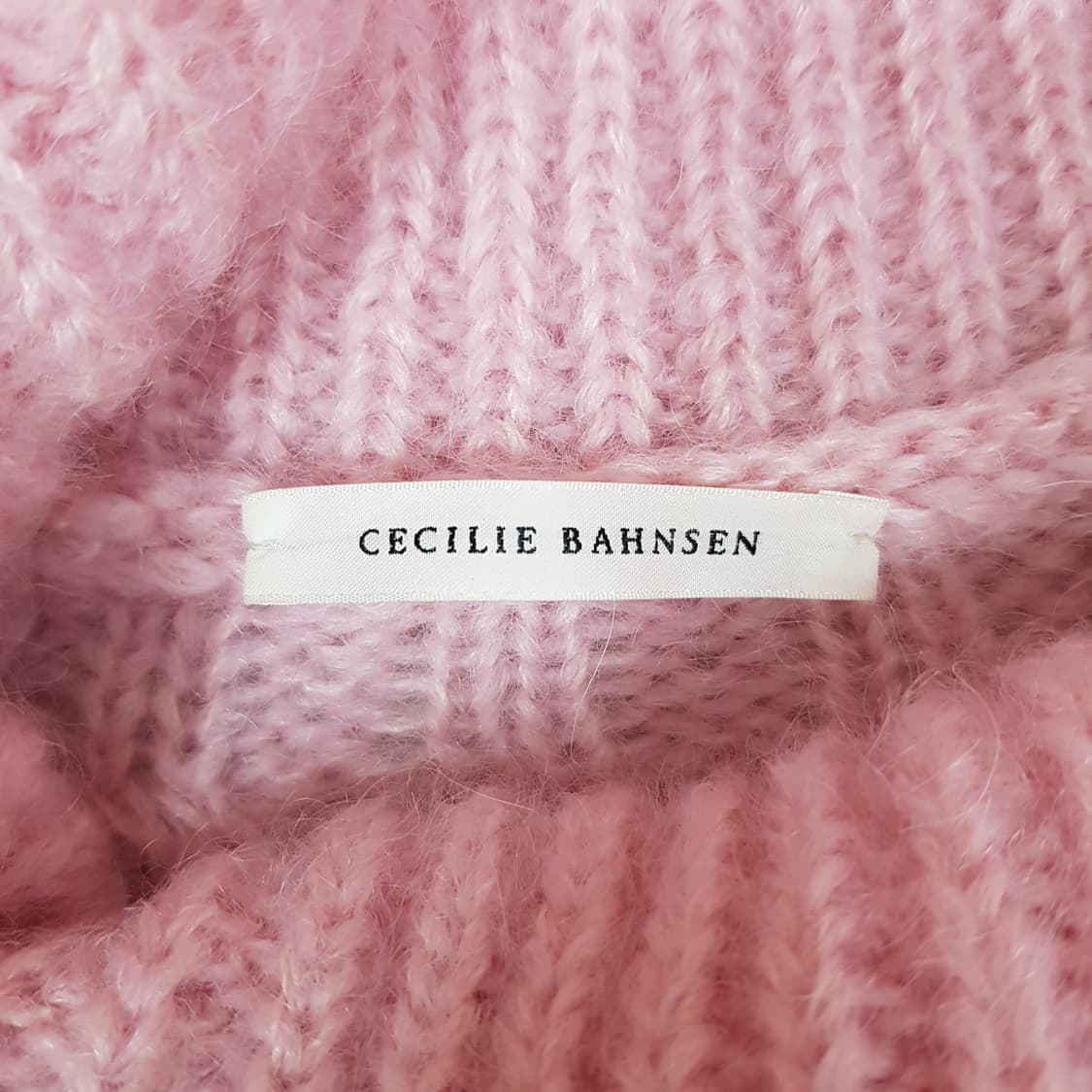 세실리에 반센 핑크 모헤어 실크 터틀넥 니트 xs-s사이즈 상품이미지6
