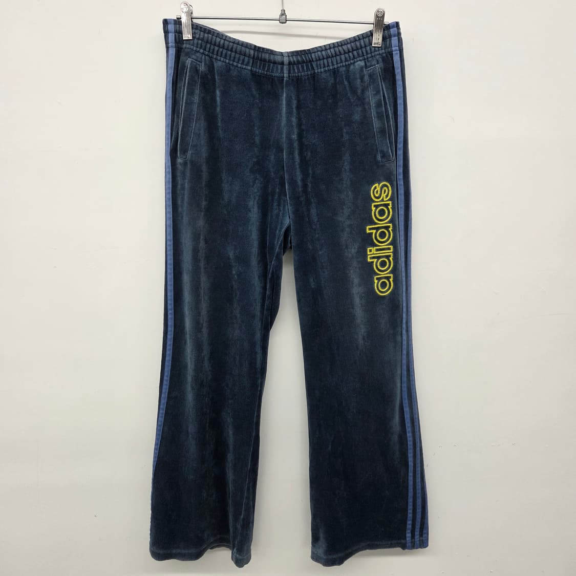 아디다스 벨벳 트레이닝 바지 허리32인치 풀밴딩 상품이미지2