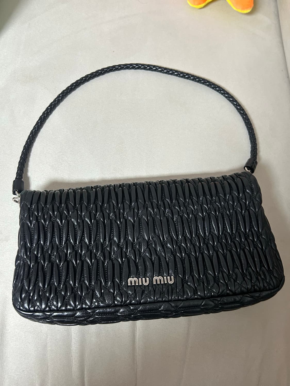 정품 ] 미우미우 마테라쎄 나파 크리스탈 체인 숄더백 상품이미지5