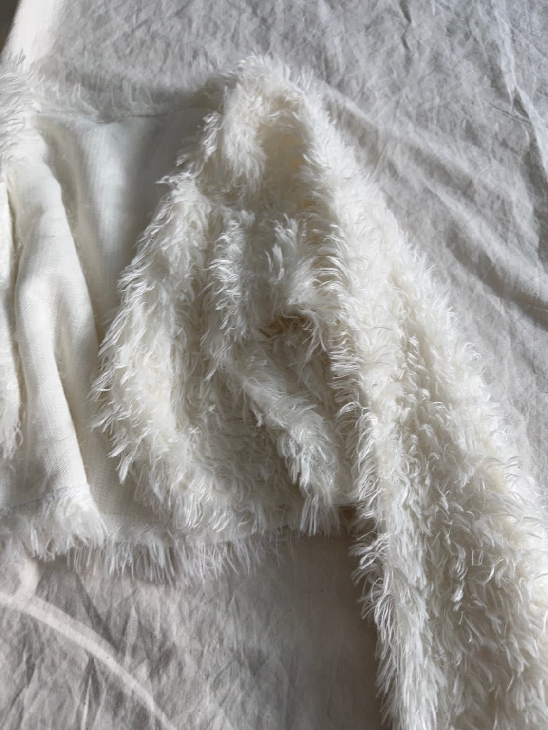 크림 아이보리 러블리 로걀 폭닥 크롭 볼레로 상품이미지3