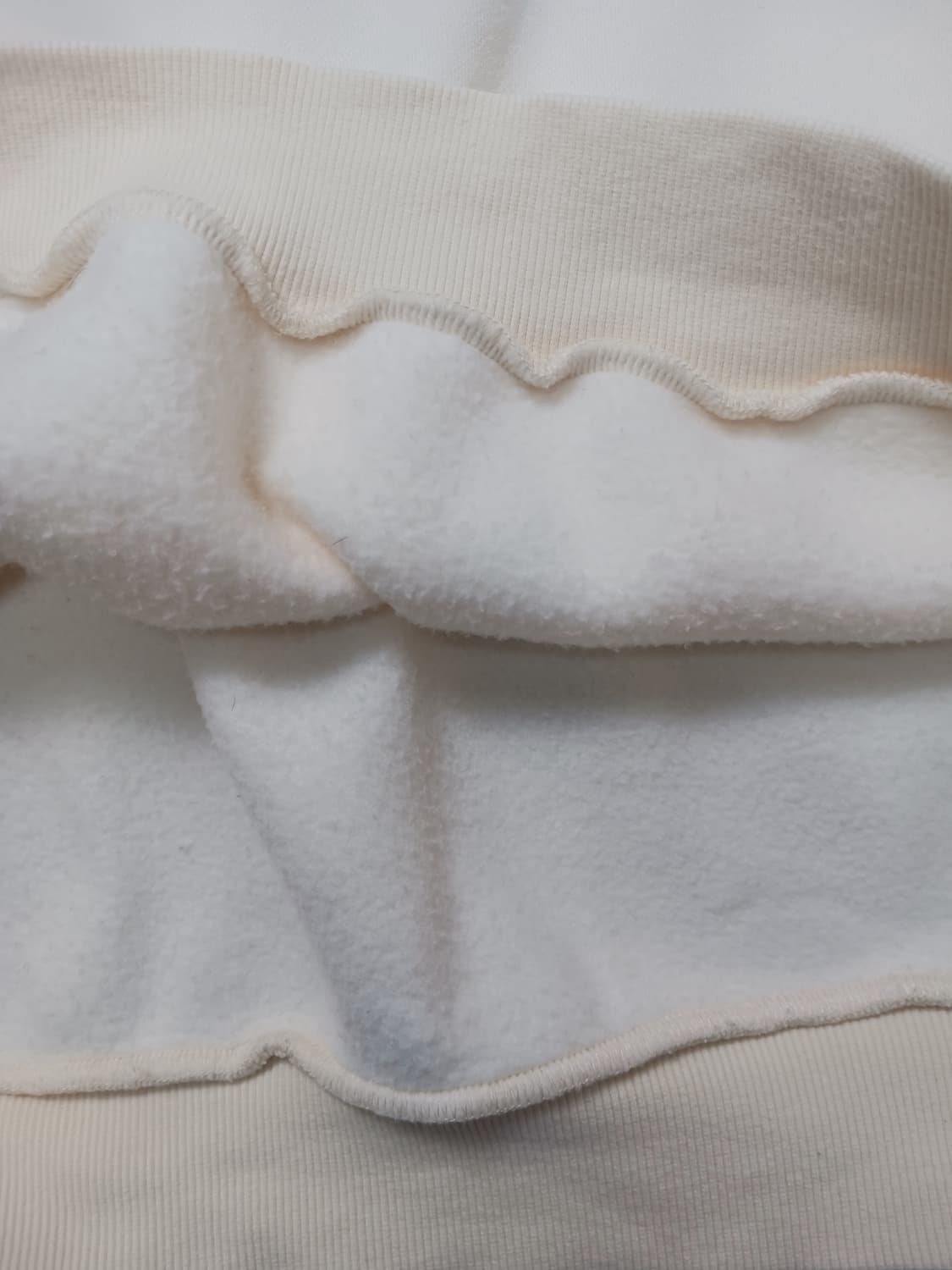 [프리] 어반드레스 자수로고 크림 기모 맨투맨 스웨트셔츠 상품이미지6