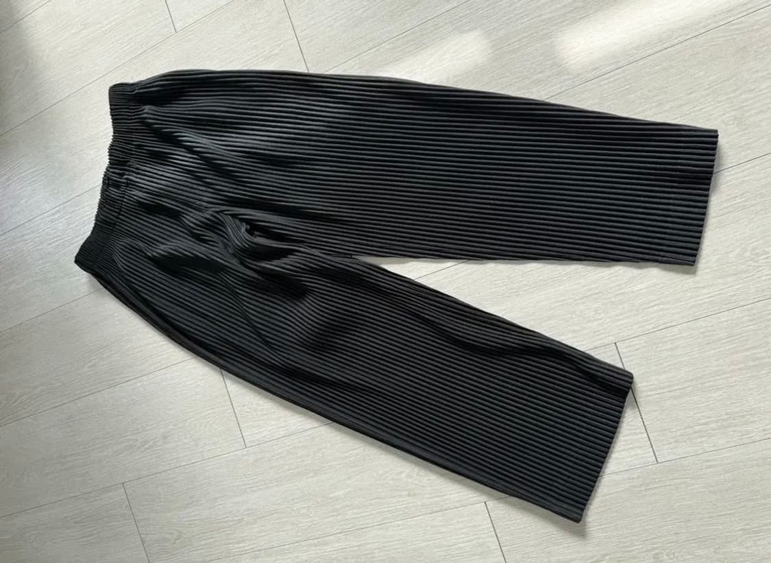 옴므플리세 먼슬리팬츠 블랙 1사이즈 판매 상품이미지1