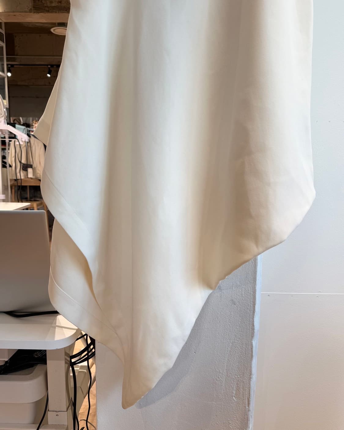 jw앤더슨 아이보리 레이어드 행커치프 미디스커트 상품이미지7