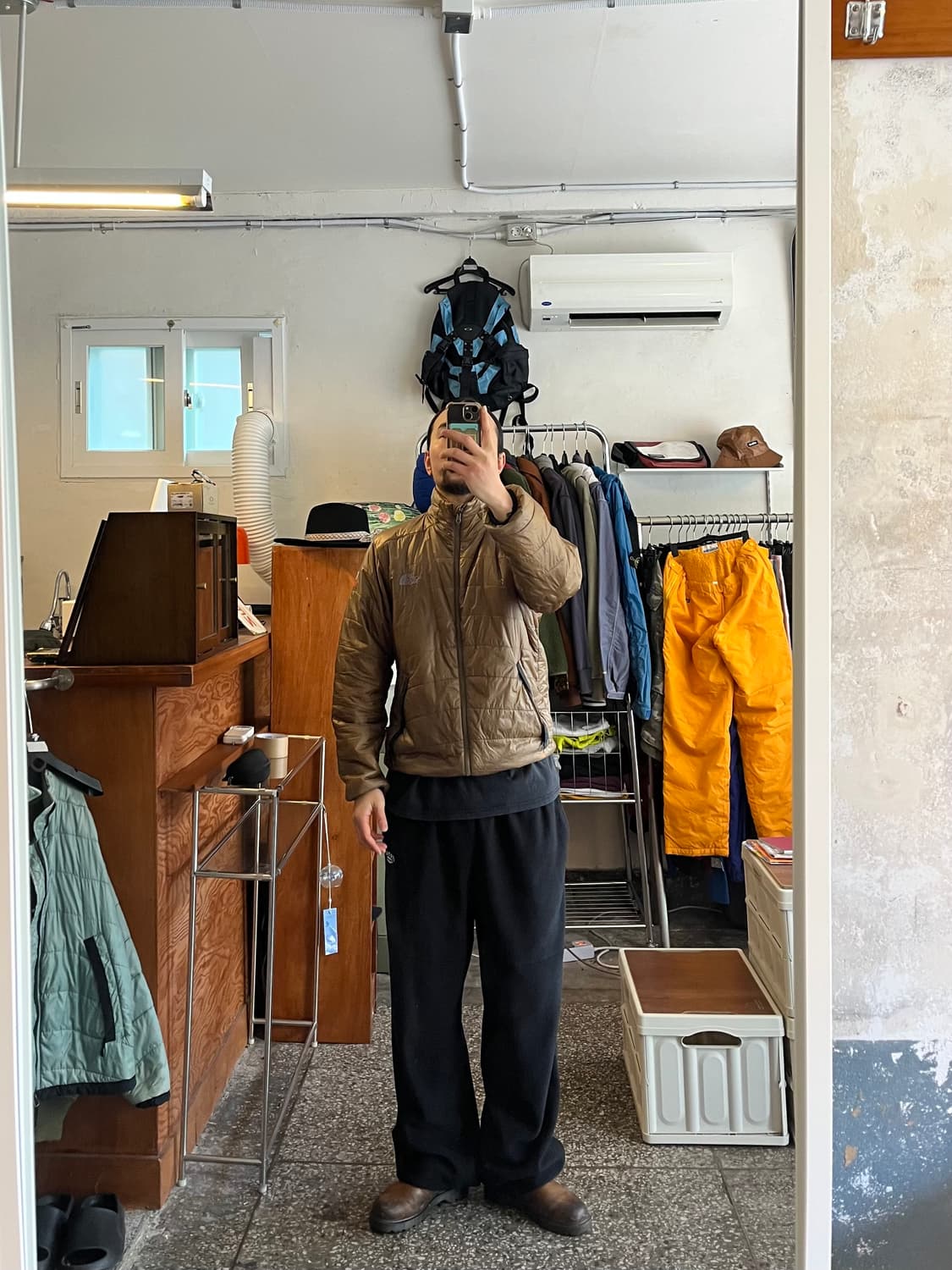 노스페이스 센터로고 브라운 경량패딩  상품이미지3