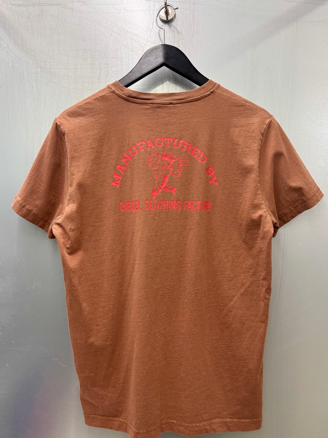 Diesel 디젤 브라운 컬러 레드 그래픽 프린팅 반소매 티셔츠 상품이미지5