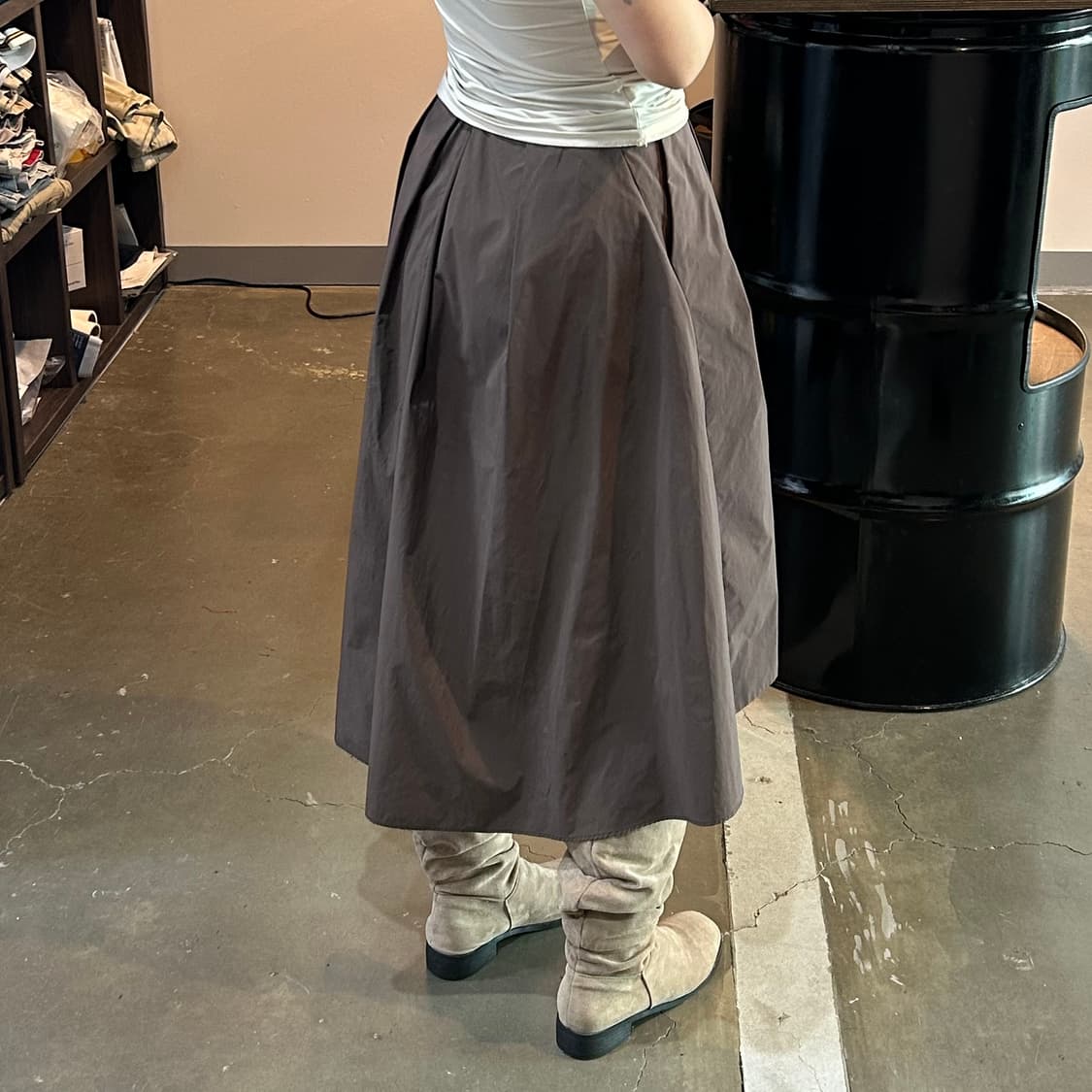 브라운 핀턱 언발 플레어 스커트 상품이미지8