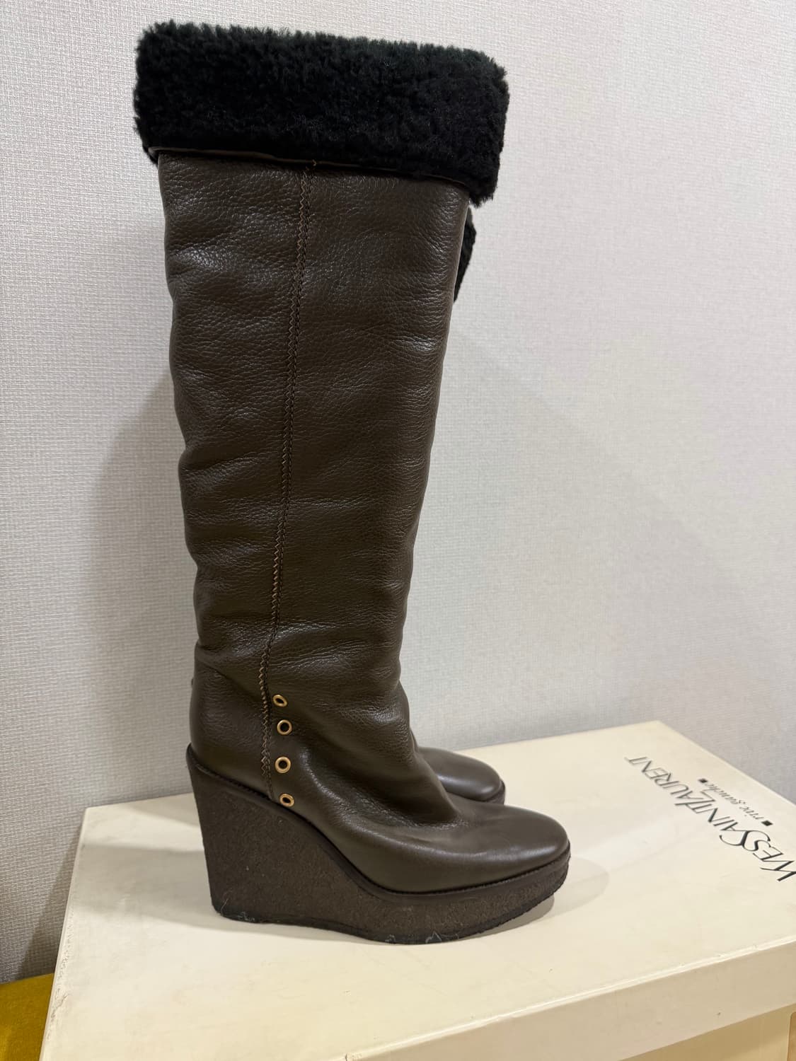 입생로랑 카키 레더 양털 롱부츠  상품이미지3