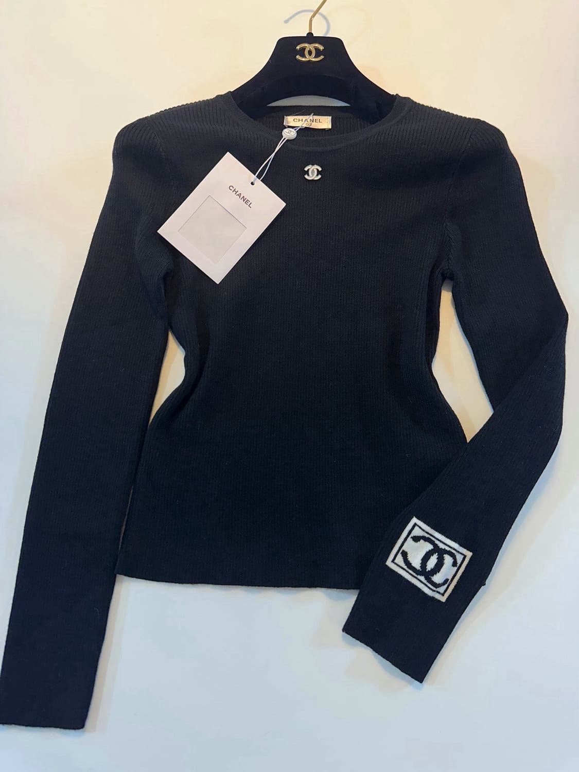 (새상품)샤넬소매로고니트 상품이미지1