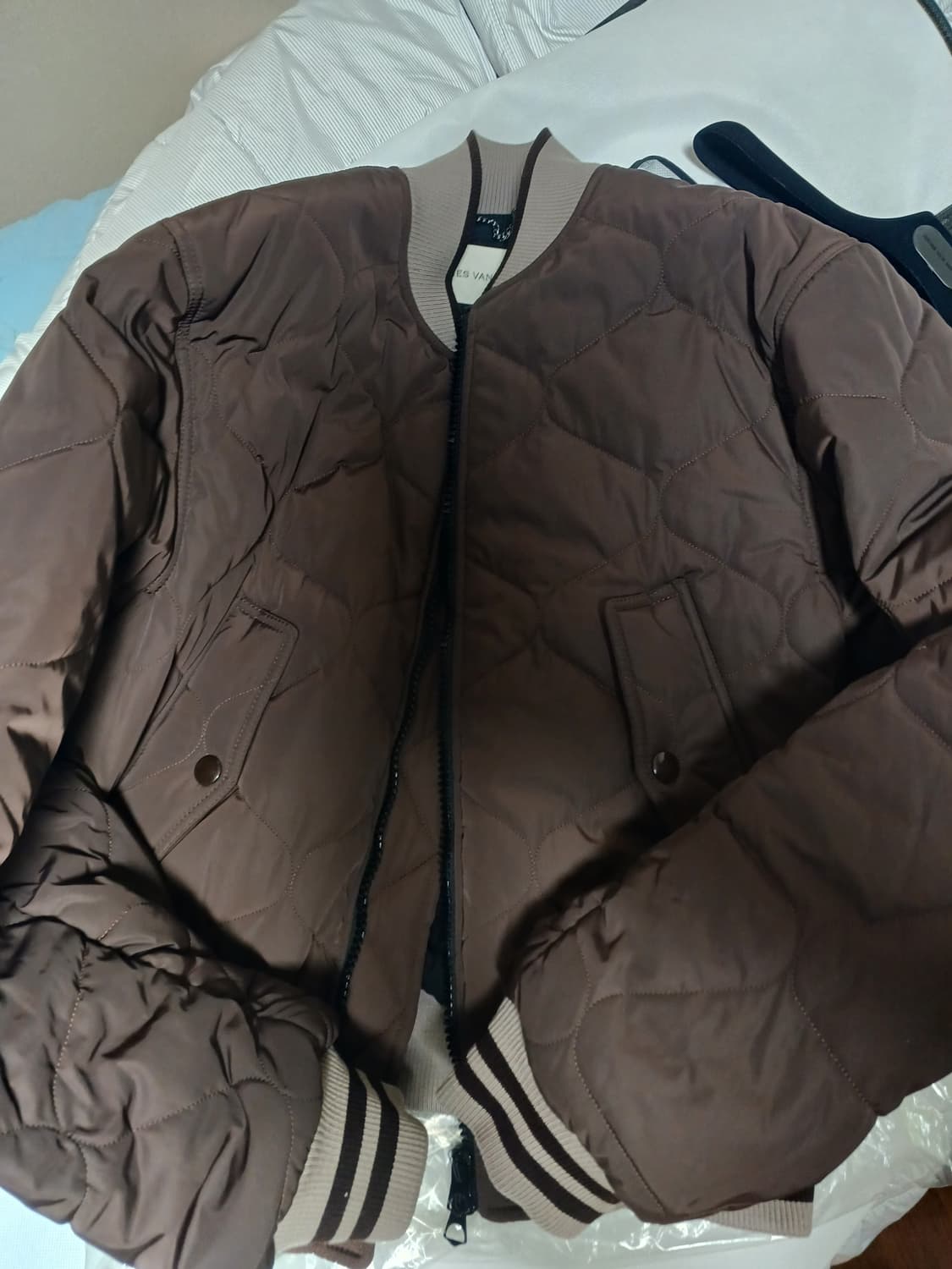 [L] 드리스반노튼 브라운 퀄팅 봄버 새상품 상품이미지7