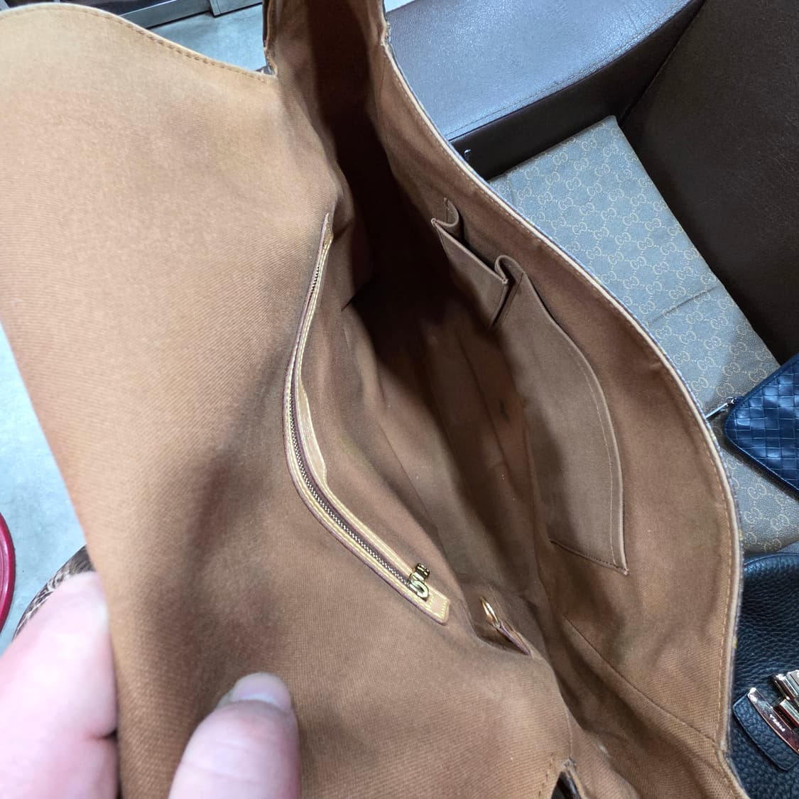 루이비통 네비스 크로스백 상품이미지4