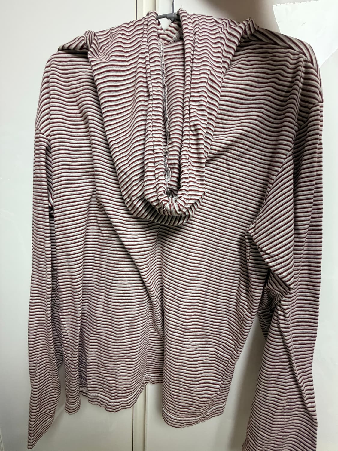 해칭룸 후드 롱슬리브 상품이미지2