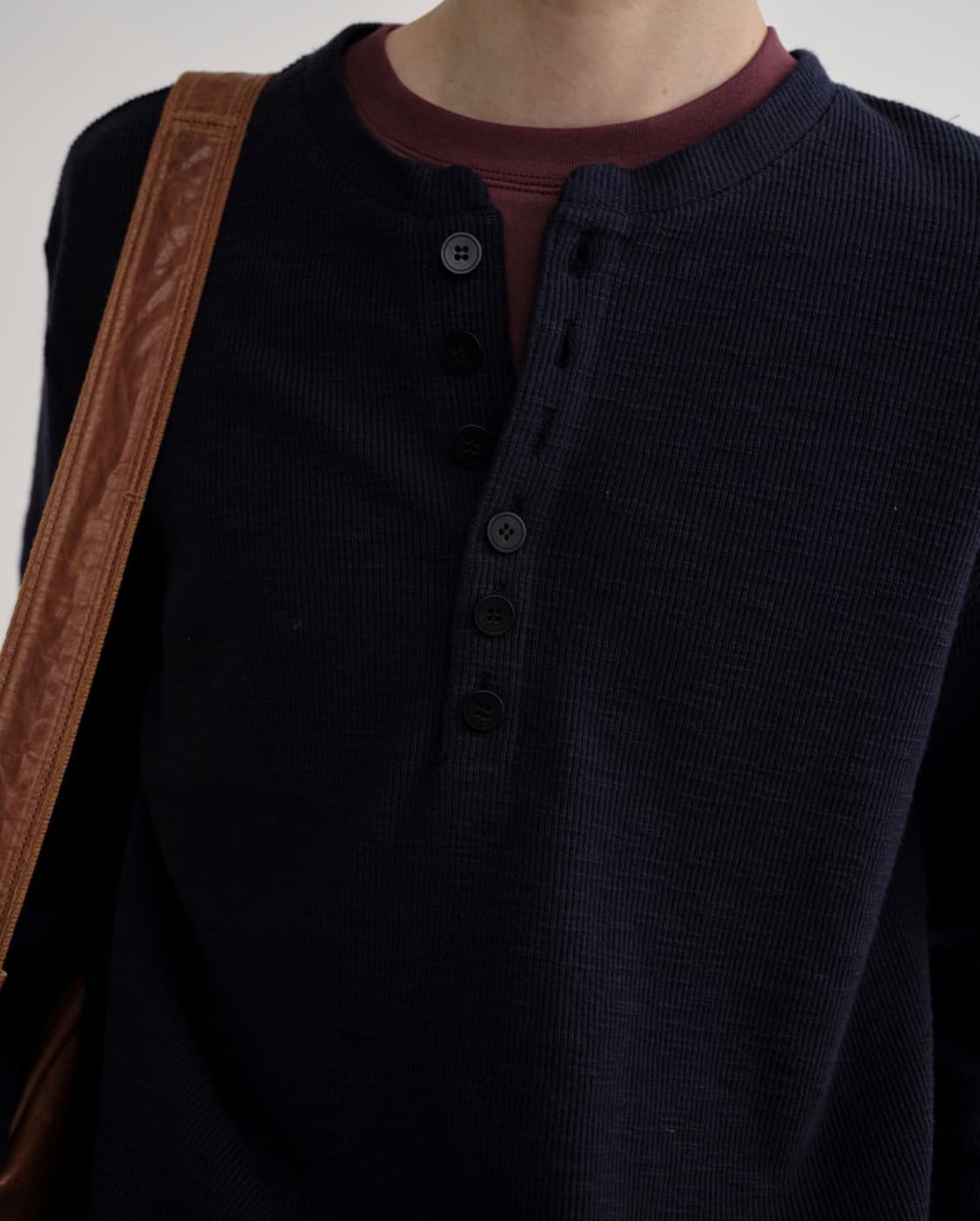 컬러컬러 BUTTON HENLEY NECK (navy)   상품이미지2