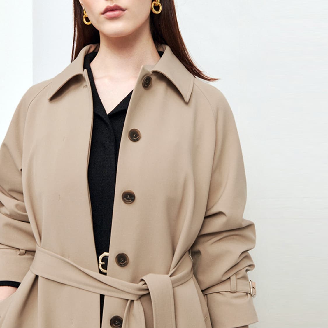 더아이잗컬렉션(THE IZZAT) 벨티드 슬릿 트렌치코트 55-66 상품이미지3