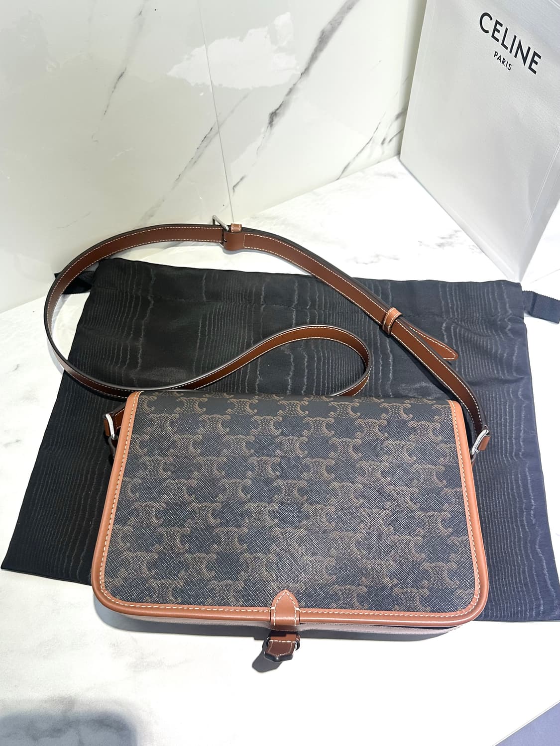 [새상품급 정품] 셀린느 폴코 메신저백 25년SS 상품이미지8