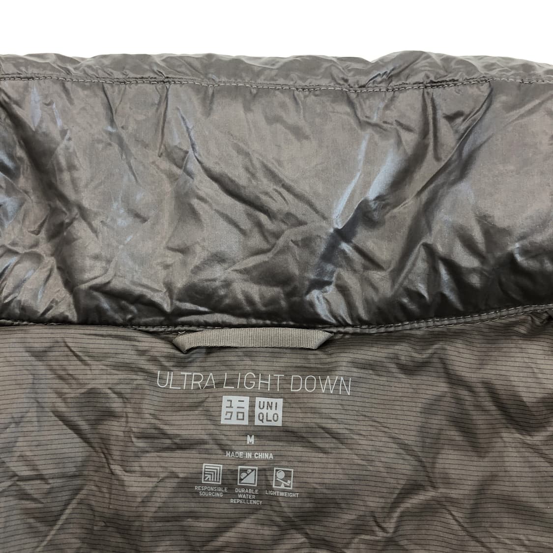 유니클로 울트라라이트 샤이니 푸퍼패딩 M 상품이미지5