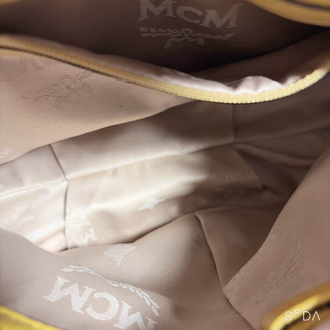 MCM 옐로우 숄더겸 크로스백 상품이미지10