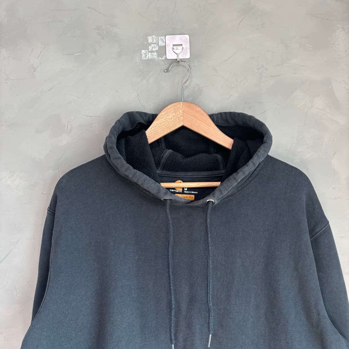 칼하트 미드웨이트 후드 블랙 상품이미지2