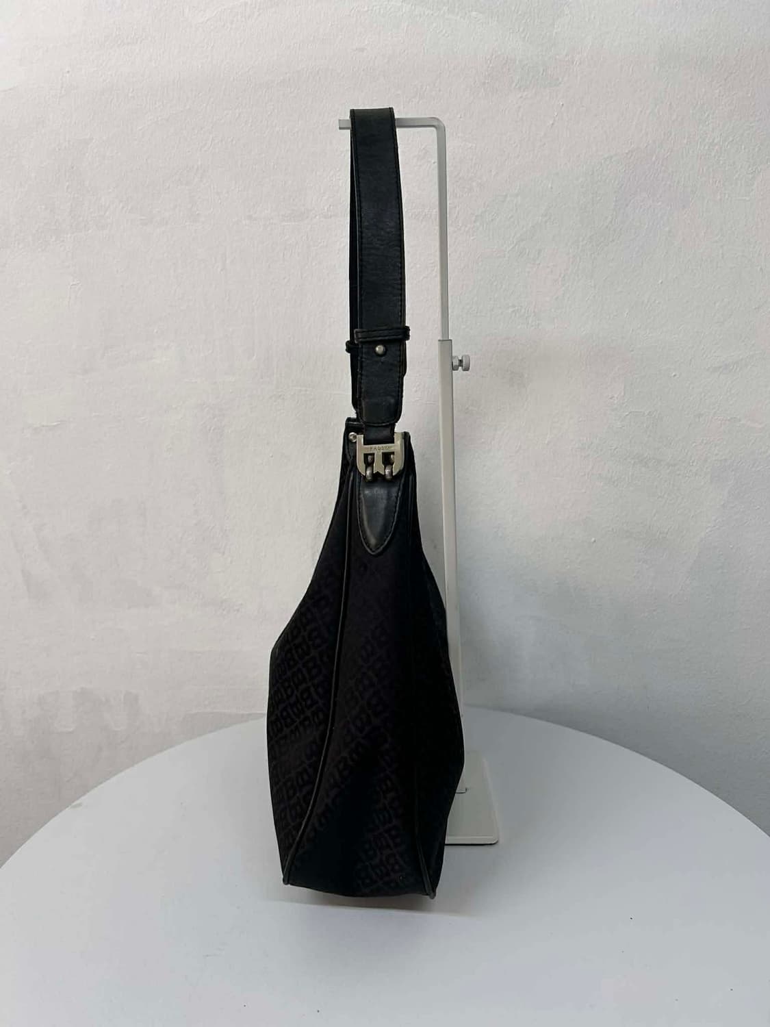 발렌시아가 BB모노그램 아카이브 숄더 토트백 상품이미지2